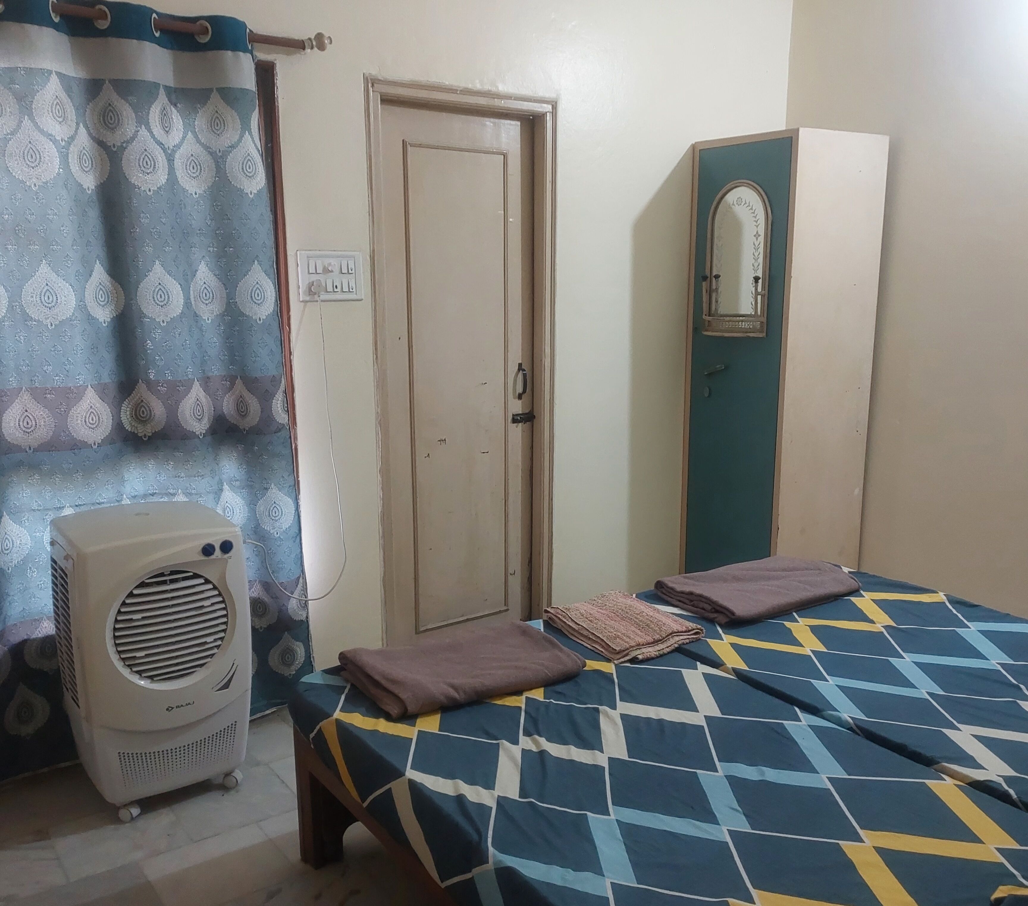 2 quartos, ferros/tábuas de passar roupa, Wi-Fi de cortesia