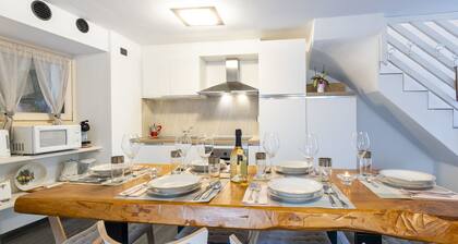 Wonderful private villa for 6 guests with WIFI, TV, patio and pets allowed