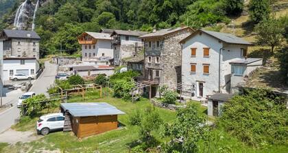 Schönes alleinstehendes Ferienhaus mit W-LAN, TV, Innenhof und Haustiere erlaubt