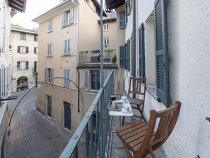 Outdoor dining - Cosy apartment for 2 guests with WIFI, TV and balcony (Morbegno)