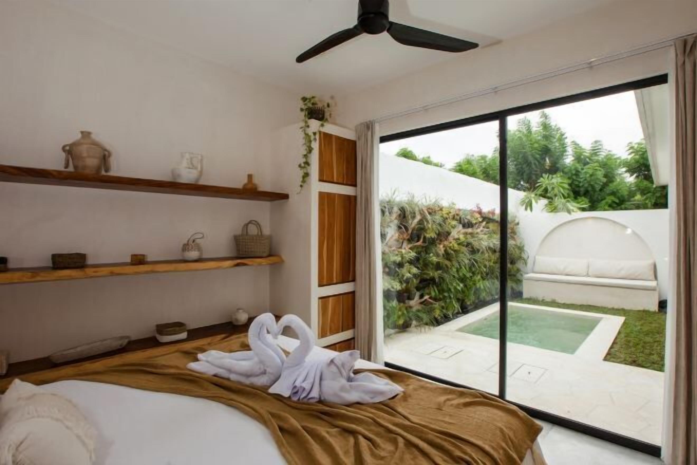 Desk, laptop workspace, free WiFi