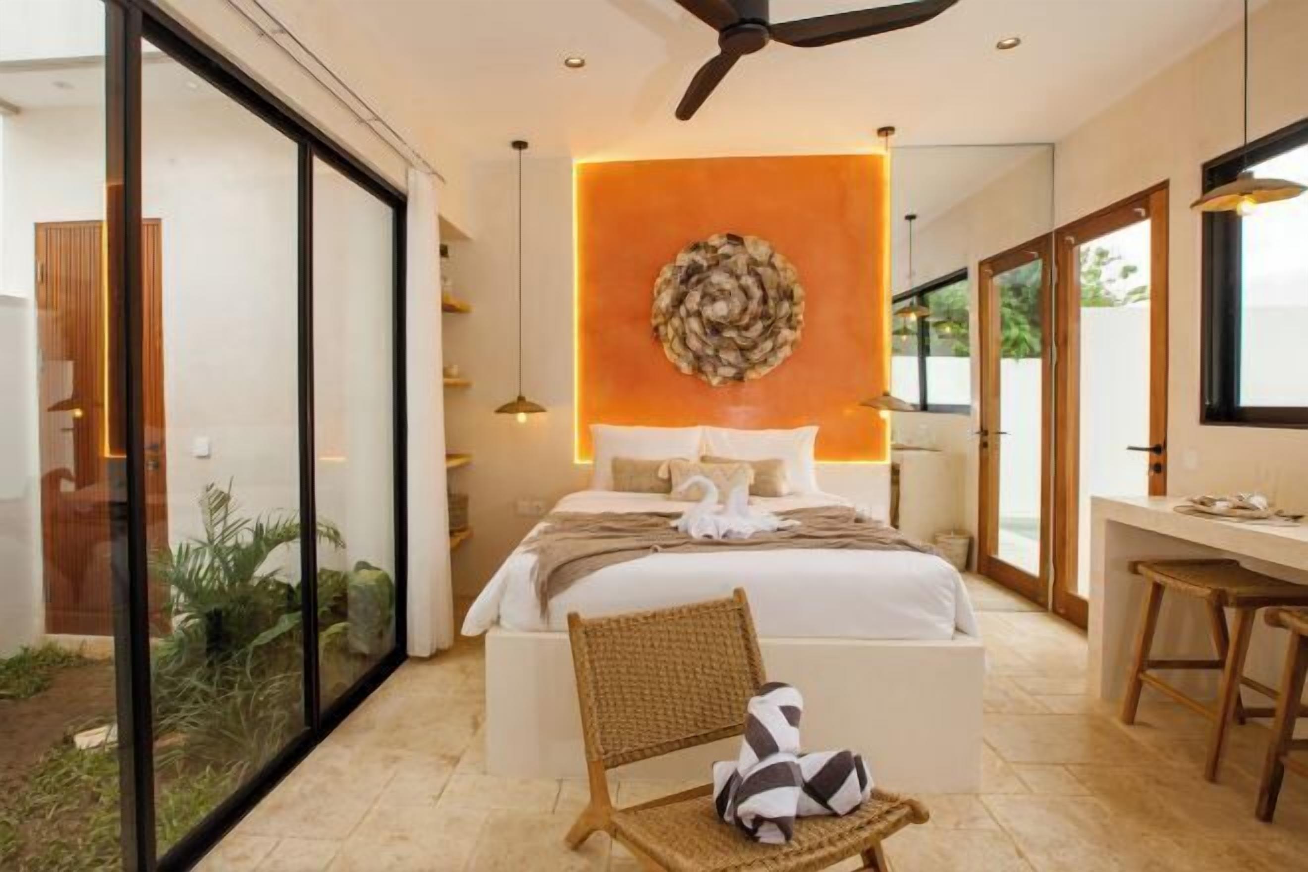 Desk, laptop workspace, free WiFi