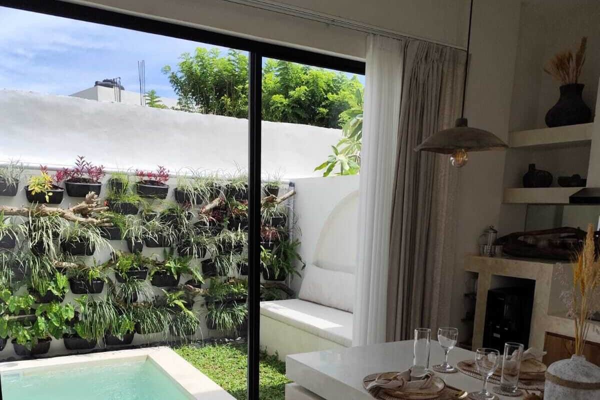 Villa Deluxe, vue piscine | Coin séjour | Télévision