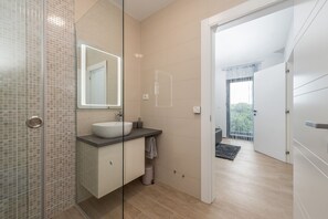 Douche, serviettes fournies