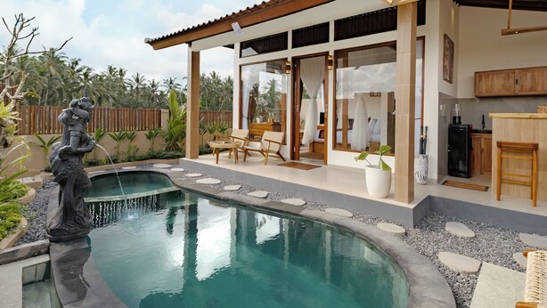 Kolam renang outdoor