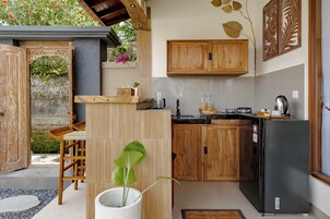 Refrigerador, microondas, placa de cocina, lavavajillas