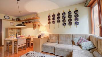 Standard Apartment, Multiple Bedrooms (Lo Stambecco) | Living area | 21-inch flat-screen TV with cable channels