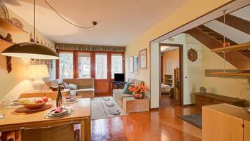 Standard-Apartment, Mehrere Schlafzimmer (Lo Stambecco) | Wohnbereich