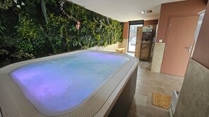 Indoor spa tub
