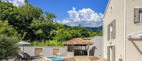 Villa | 5 bedrooms, Internet