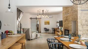 Villa | 5 bedrooms, Internet