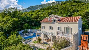 Villa | 5 bedrooms, Internet
