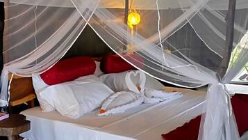 Hypoallergeen beddengoed, een minibar, individueel gedecoreerd