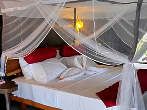 Hypo-allergenic bedding, minibar, individually decorated