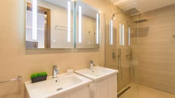 Apartment | 3 bedrooms, Internet