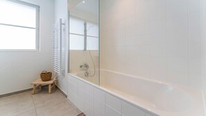 Hair dryer, towels - DOMAINE DU FLAMAND - COTTAGE GITE (Naujac-sur-Mer)