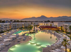 A resort with a large swimming pool, multiple lounge areas, and a restaurant. - Maritim Resort Calabria (Villapiana)