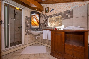 4 bedrooms - Villa Victoria in Macchero (Argegno)