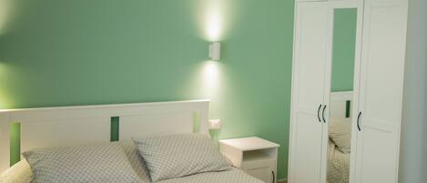 2 bedrooms, iron/ironing board, travel cot, WiFi