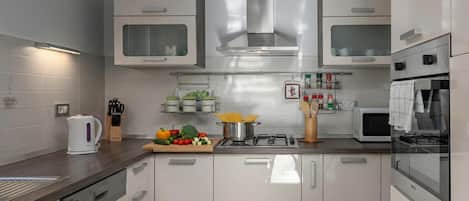 Villa estándar, varias habitaciones, 2 baños (Villa Filleona) | Cocina privada | Refrigerador, microondas, horno y parrilla de estufa