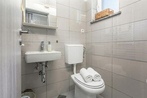 Standard Villa, Multiple Bedrooms, 2 Bathrooms (Villa Filleona) | Bathroom | Separate tub and shower, hair dryer, bidet, towels - Villa Filleona (Labin)