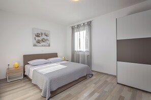 4 ห้องนอน, เตารีด/โต๊ะรีดผ้า, Wi-Fi ฟรี, ผ้าปูที่นอน