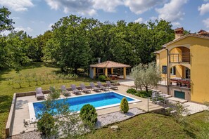 Seasonal outdoor pool - Villa Filleona (Labin)