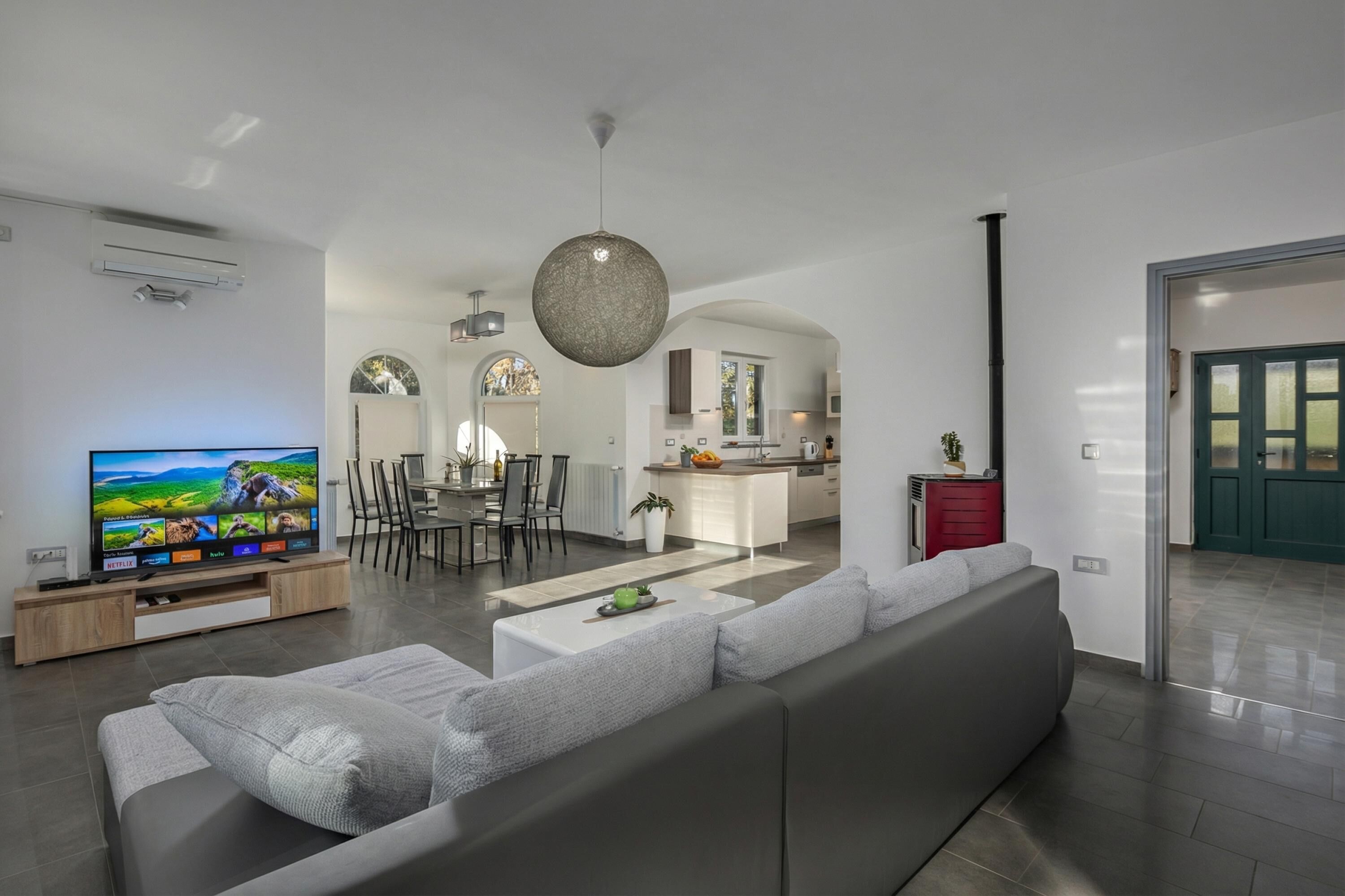Standard Villa, Multiple Bedrooms, 2 Bathrooms (Villa Filleona) | Living area | 21-inch flat-screen TV with satellite channels