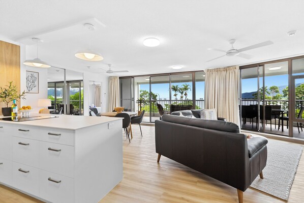 Interior - Aquarius Esplanade Retreat (Cairns)