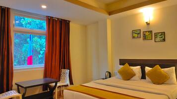 Laptop workspace, free WiFi, bed sheets