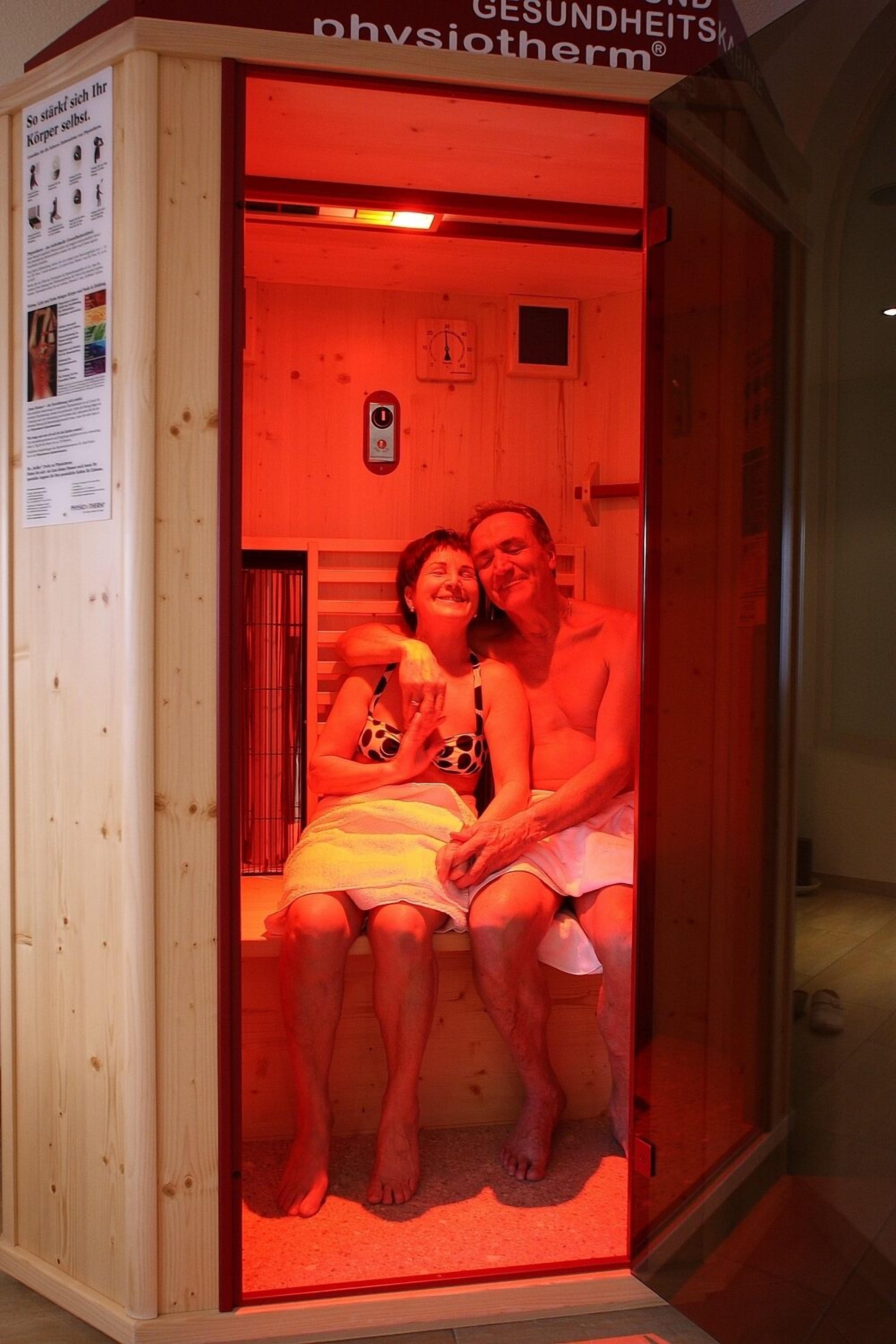 Sauna, hot tub, steam room