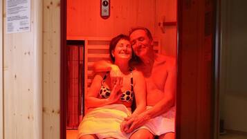 Sauna, hot tub, steam room