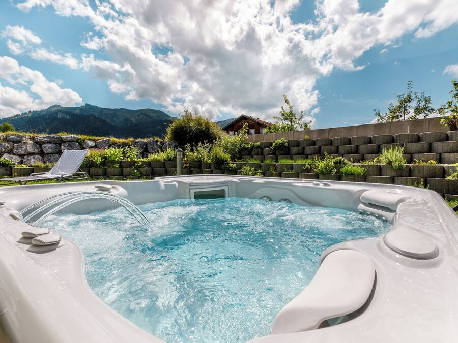 Sauna, hot tub, steam room