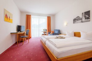 In-room safe, blackout drapes, free WiFi - Hotel & Restaurant Der Hirschen (Sibratsgfaell)