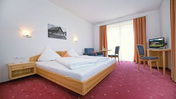 Chambre Double Classique, balcon, vue montagne | Coffres-forts dans les chambres, rideaux occultants, Wi-Fi gratuit