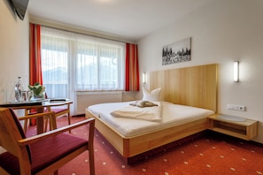 In-room safe, blackout drapes, free WiFi - Hotel & Restaurant Der Hirschen (Sibratsgfaell)