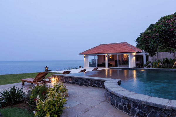 3 outdoor pools