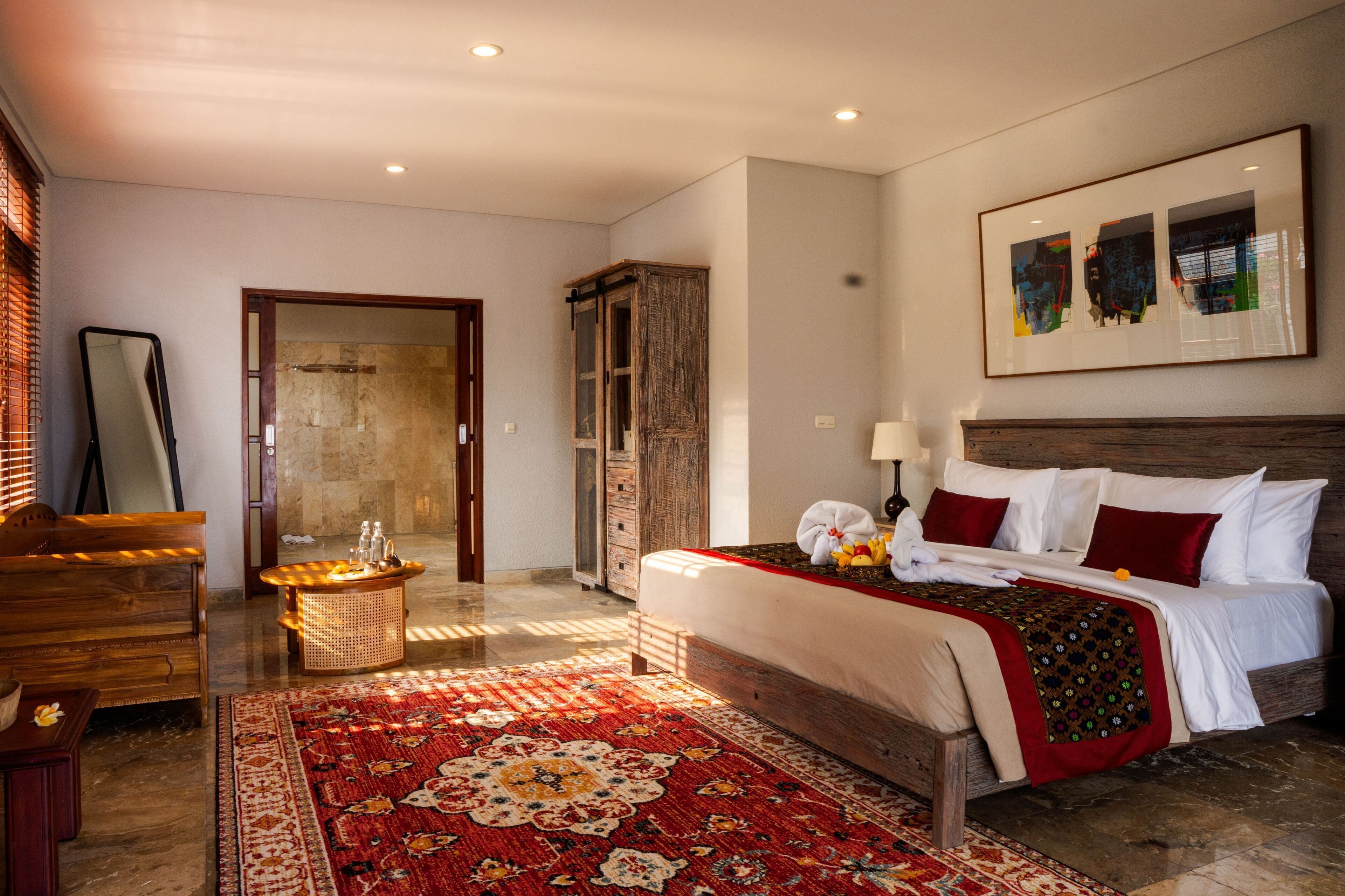 1 habitación, sistema de insonorización y tabla de planchar con plancha 