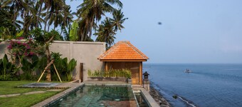 Seaside Oceana Suites by Mahaprana