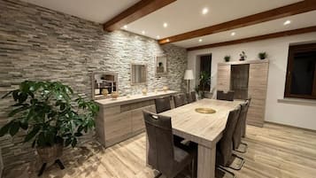 Villa, 5 slaapkamers, roken, balkon | Dineren