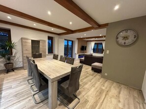 Villa, 5 Schlafzimmer, Raucher, Balkon | Speisen