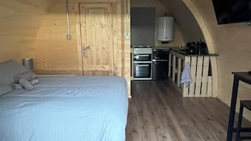 1 habitación, wifi y ropa de cama
