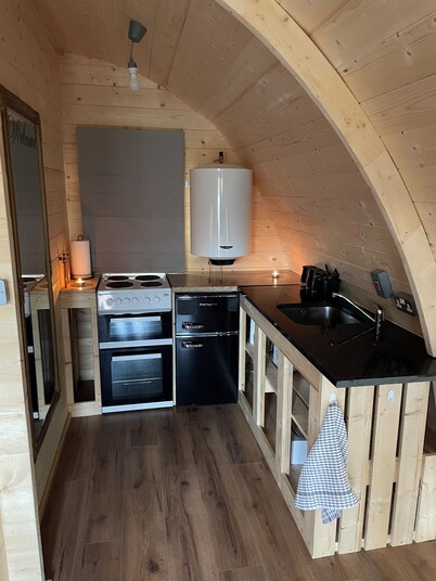 Executive Pod and Jacuzzi by the river, in Co.Wexford 