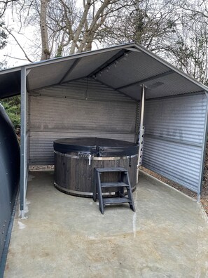 Outdoor spa tub - Executive Pod and Jacuzzi by the river, in Co.Wexford  (WX)