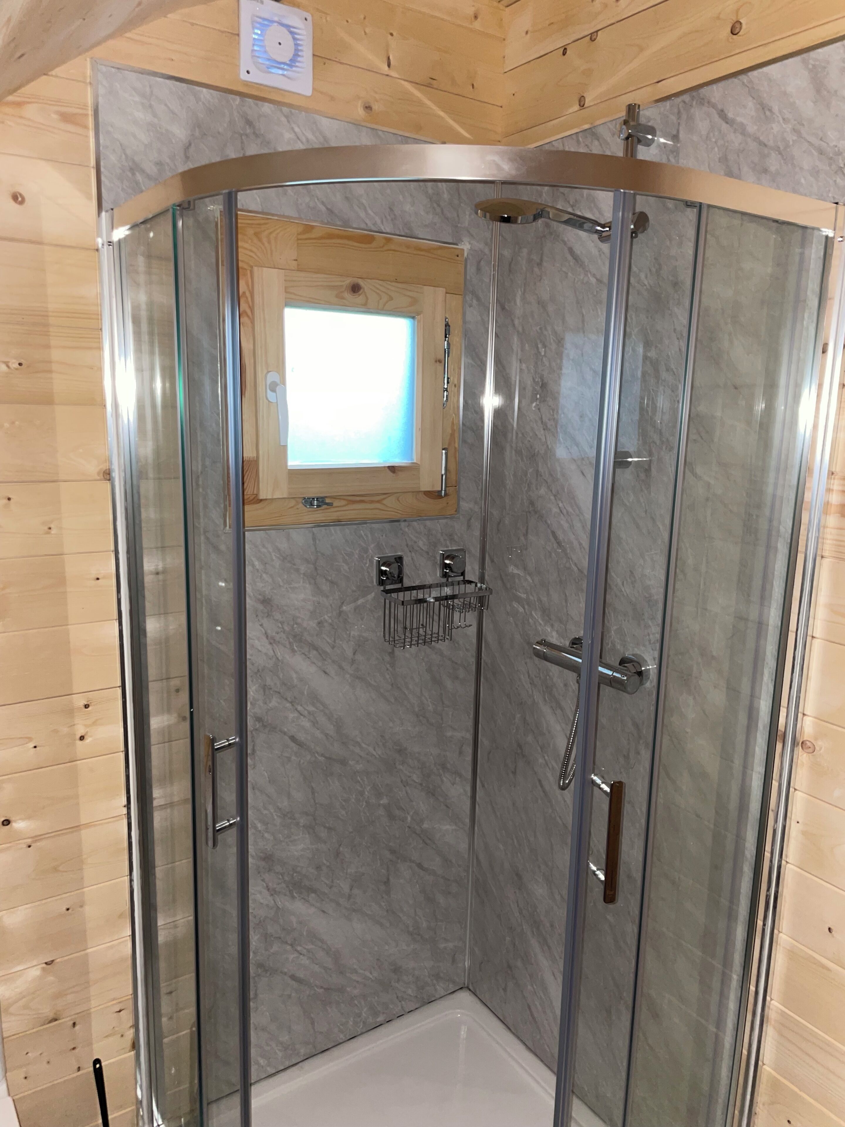 Shower, jetted tub, hair dryer, towels