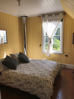 4 bedrooms, WiFi, bed sheets