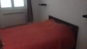 1 bedroom, bed sheets