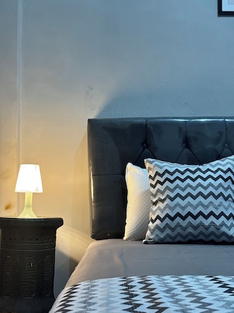 Economy Room | Premium bedding, soundproofing, free WiFi