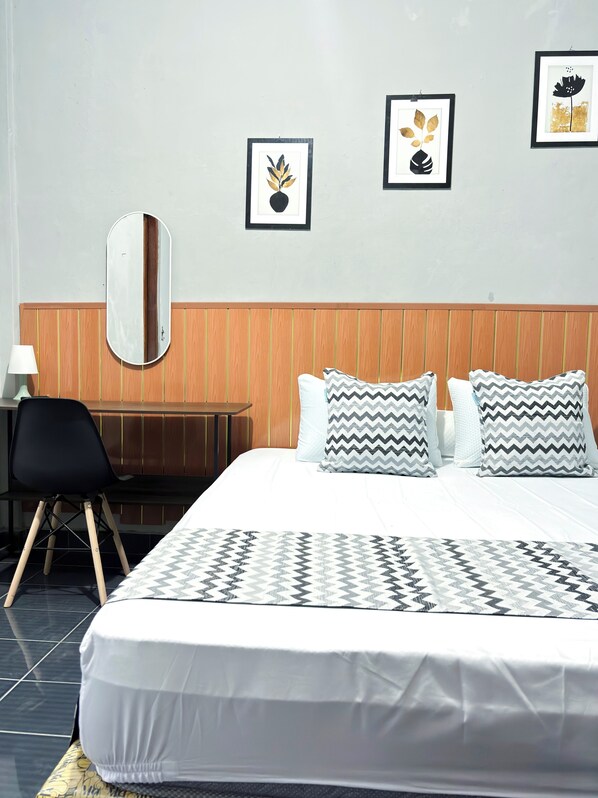 Premium bedding, soundproofing, free WiFi - JOGJA DAY INN (Yogyakarta)