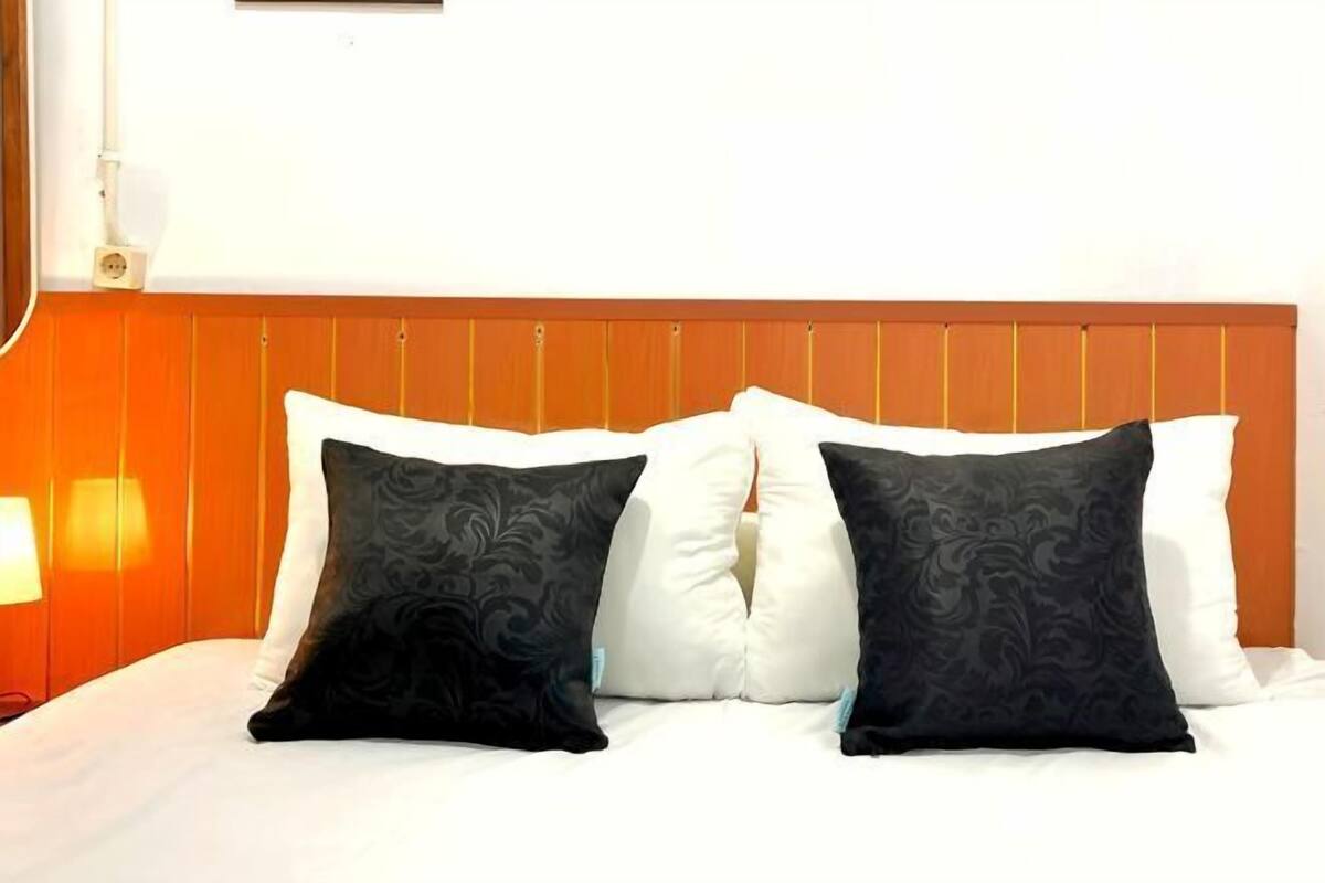 Premium bedding, soundproofing, free WiFi